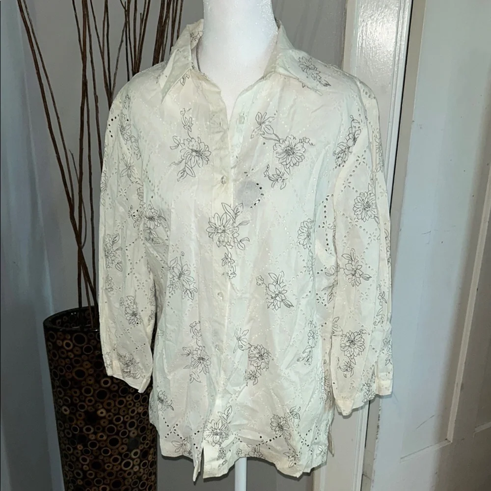 Sag harbor Floral Embroidered Cream Women's Top